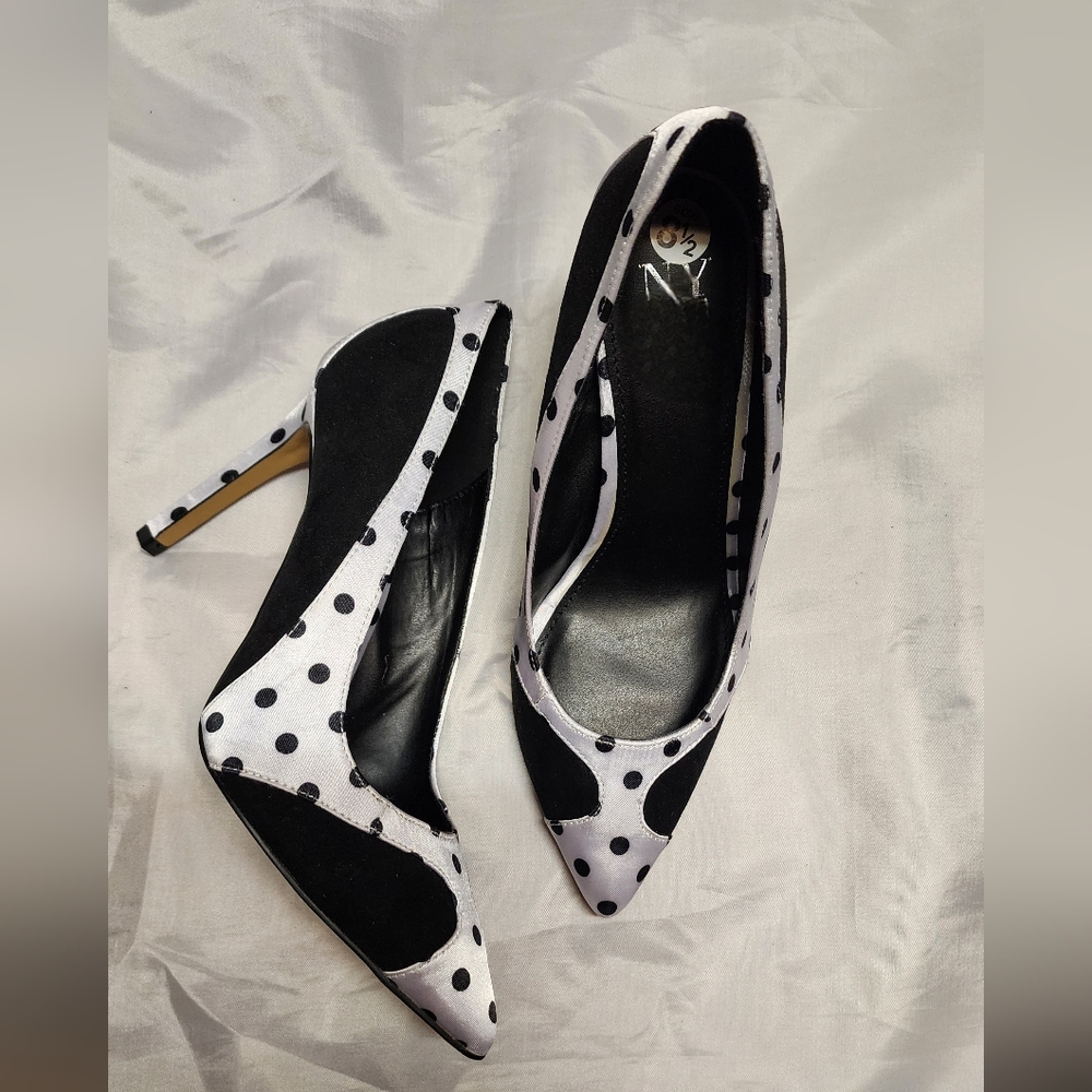 New York & Company Shoes Colorblock Polka-Dot MADISON Pump. Sz 8.5 - Picture 3 of 4